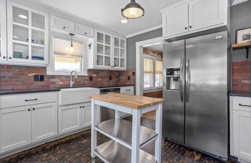 Fort Worth Cultural District Casa | Cowboy Chic bungalow with 2 bedrooms in Fort Worth's Cultural District
