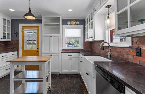 Fort Worth Cultural District Casa | Cowboy Chic bungalow with 2 bedrooms in Fort Worth's Cultural District