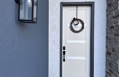 Elko Casa | Cowboy Chic townhome with AC in Elko