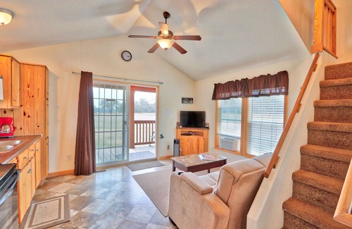 Wimberley Cabina | Cowgirl and Cowboy Cabin with Swimming Pool Access