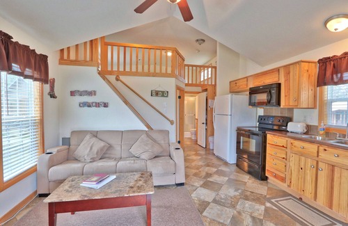 Wimberley Cabina | Cowgirl and Cowboy Cabin with Swimming Pool Access