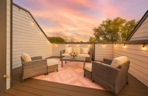 Radnor Apartamento | Cowgirl Up! - 4BD/4.5BTH - Rooftop Views