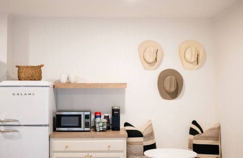 Fort Worth Casa | Cowtown Casita - Private guesthouse in Fort Worth - Walking distance to TCU!