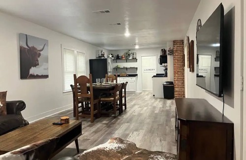 Fort Worth Casa | Cowtown Cottage - Stockyards