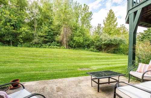 Vernon Condominio | Coyote Cabin Across Mountain Creek, Relaxing, Biking, Hiking, Skiing