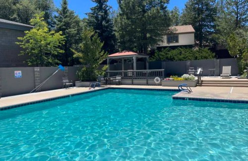Hidden Valley Ranch Casa | Coyote Hollow in the Pines