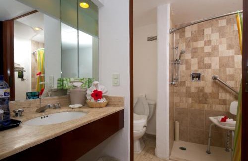 Colonos Cuzamil Hotel | Cozumel Hotel & Resort Trademark Collection by Wyndham
