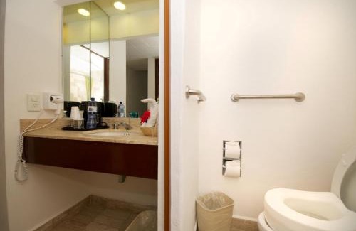 Colonos Cuzamil Hotel | Cozumel Hotel & Resort Trademark Collection by Wyndham