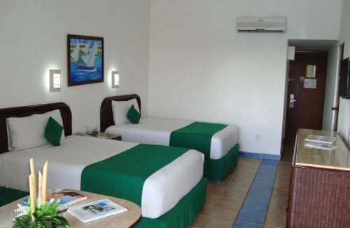Colonos Cuzamil Hotel | Cozumel Hotel & Resort Trademark Collection by Wyndham