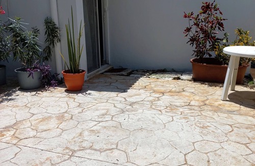Colonia Independencia Apartamento | Cozumel peaceful retreat, WIFI, pool TV, Kitchenet, walking distance to town.