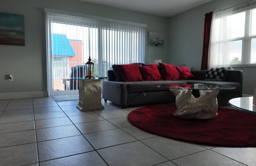 North Redington Beach Condominio | Cozy 1-bedroom condo with fitness room, pool, in lovely North Redington Beach