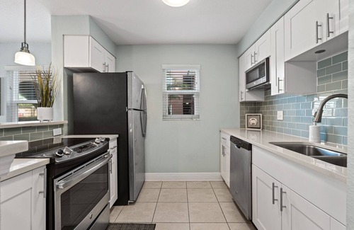 North Redington Beach Condominio | Cozy 1-bedroom condo w Netflix, Disney, WiFi in charming North Redington Beach