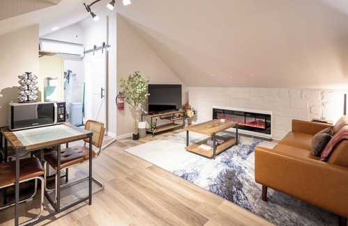Hawthorne Apartamento | Cozy 1 Bed, In-Unit Laundry, Pets, Parking, Fios, Safe, Quiet