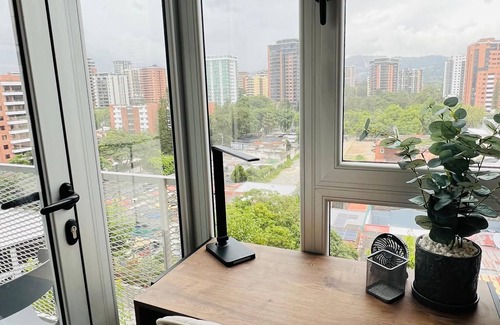 Zona 13 Apartamento | Apartamento Moderno y Luminoso con Jacuzzi, Gimnasio y Vistas a la Ciudad