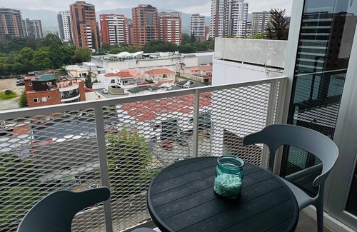 Zona 13 Apartamento | Apartamento Moderno y Luminoso con Jacuzzi, Gimnasio y Vistas a la Ciudad