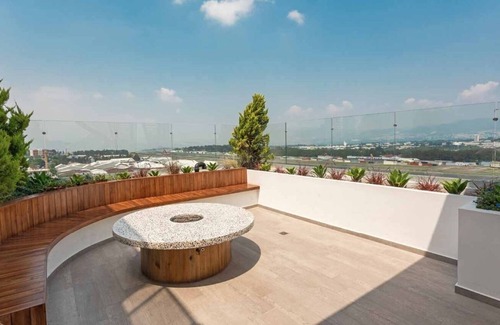Zona 13 Apartamento | Apartamento Moderno y Luminoso con Jacuzzi, Gimnasio y Vistas a la Ciudad