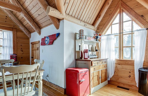 Palmer Cabina | Cozy 1-bedrm cabin loft w/ outdoor patio