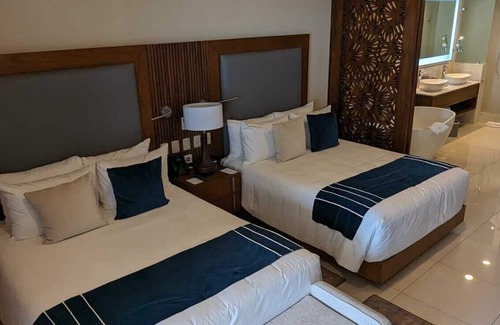 Chula Vista Complejo | Cozy 1-bedroom in San José del Cabo with spa, gym, lazy river, and infinity pool