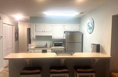 Emerald Isle Condominio | Cozy 1-bedroom 1 bath ocean view condo in welcoming Emerald Isle.