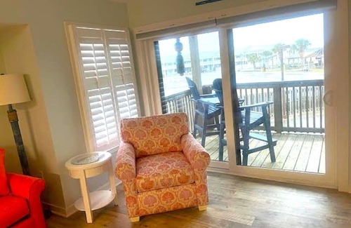 Emerald Isle Condominio | Cozy 1-bedroom 1 bath ocean view condo in welcoming Emerald Isle.