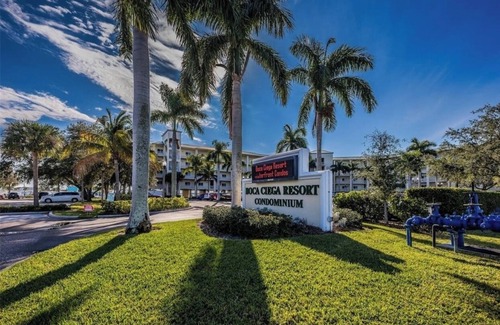 Madeira Beach Condominio | Cozy 1-bedroom 1 bath condo in welcoming St. Petersburg with WiFi, AC, Pool