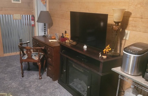 Hendersonville Apartamento | Cozy 1-bedroom apartment with AC, WiFi in charming Hendersonville