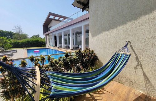 Indirapuram Apartamento | Cozy 1-bedroom apartment in fantastic indirapuram with AC