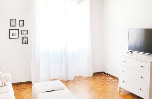 Indirapuram Apartamento | Cozy 1-bedroom apartment in fantastic indirapuram with AC