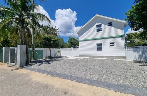 Bodden Town Apartamento | Cozy 1-bedroom apartment in Beach Bay, Bodden Town, Grand Cayman.