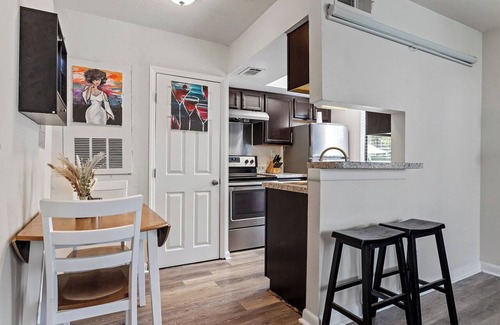 Chapel Hill Apartamento | Cozy 1-bedroom apartment with WiFi, gym & TONS of amenities! Here in Chapel Hill