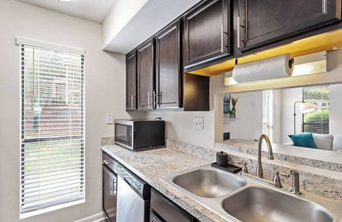 Chapel Hill Apartamento | Cozy 1-bedroom apartment with WiFi, gym & TONS of amenities! Here in Chapel Hill