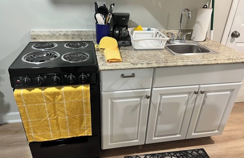 Englewood Apartamento | Cozy 1-bedroom apartment in excellent Englewood with AC, WiFi