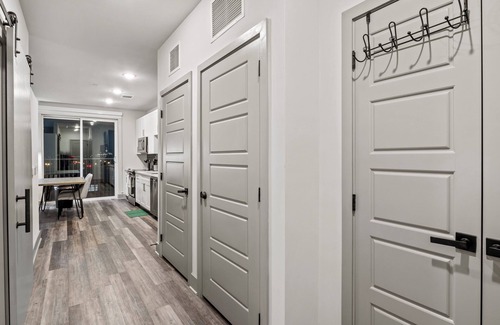 West End Apartamento | Cozy 1-bedroom apartment in midtown Nashville with fitness room, pool and WiFi