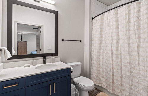 West End Apartamento | Cozy 1-bedroom apartment in midtown Nashville with fitness room, pool and WiFi