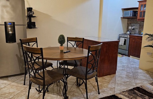 Brighton Apartamento | Cozy 1-bedroom apartment in awesome Brighton Unit 205 with AC, WiFi