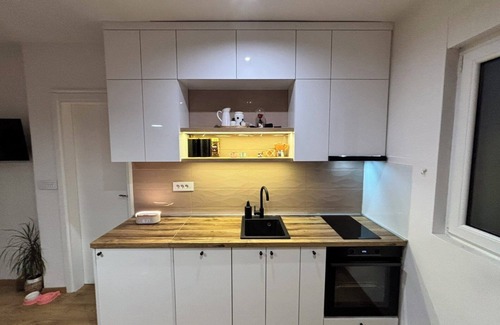 Zemun Apartamento | Cozy 1-bedroom apartment in charming Beograd with WiFi, AC