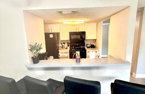 Addison Apartamento | Cozy 1-bedroom apartment with WiFi, AC in vibrant Addison