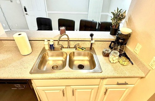 Addison Apartamento | Cozy 1-bedroom apartment with WiFi, AC in vibrant Addison