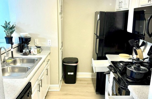 Addison Apartamento | Cozy 1-bedroom apartment with WiFi, AC in vibrant Addison