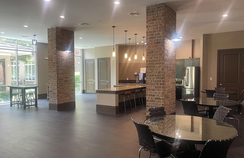 Washington Ave./ Memorial Park Apartamento | Cozy 1-Bedroom Apartment in Terrific Midtown Houston near Galleria and Downtown!