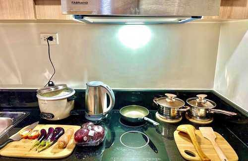 San Lorenzo Apartamento | Cozy 1-bedroom apartment in lovely Makati with AC, fitness room, WiFi