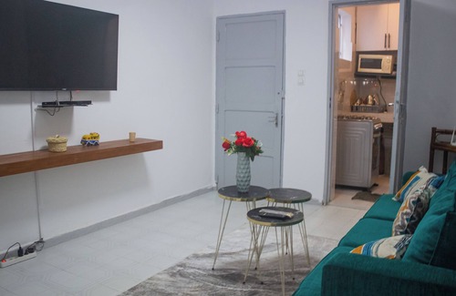 Dakar Apartamento | Cozy 1-bedroom apartment in vibrant Dakar near the beach