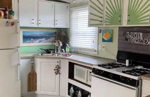 Buxton Apartamento | Cozy 1-bedroom apartment in tranquil Buxton, across from sound,with WiFi, AC
