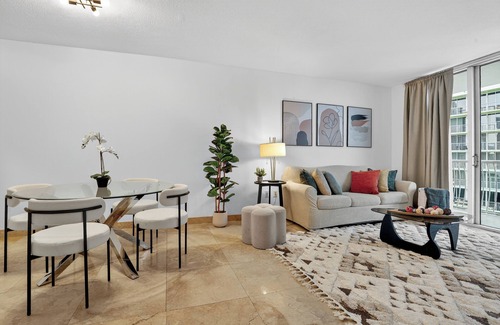 Wynwood Art District Condominio | Cozy 1-bedroom Apartment with Stunning Bay View in Miami