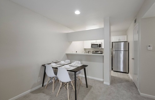 Plano Apartamento | Cozy 1-bedroom apartment in lovely Plano with WiFi, fitness room