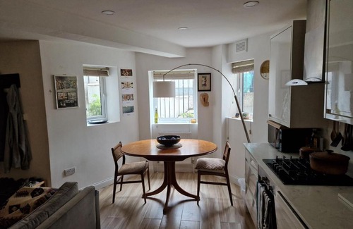 Cazenove Apartamento | Cozy 1 Bedroom Apartment with a patio for BBQs