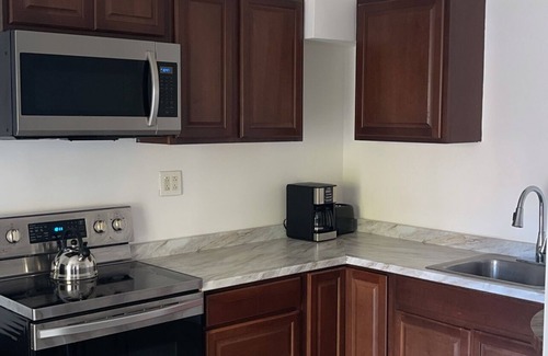 Belleville Casa | Cozy 1-bedroom Apt with WiFi and beautiful backyard view