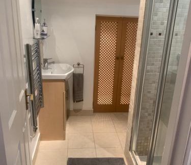 Brondesbury Apartamento | Cozy 1 Bedroom Basement Flat