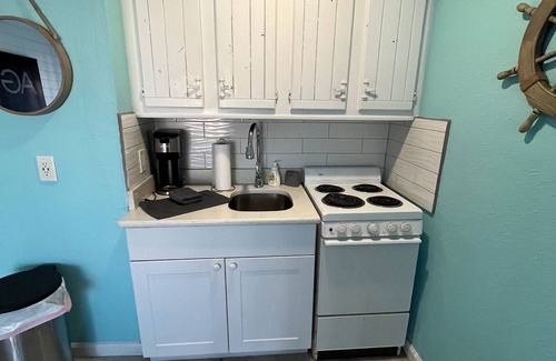 North Beach Condominio | Cozy 1-bedroom condo on North Beach in awesome Corpus Christi with AC, WiFi, etc
