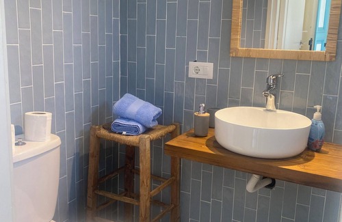 Batroun Chalet De Esquí | Cozy 1-bedroom chalet in brilliant Batroun with AC